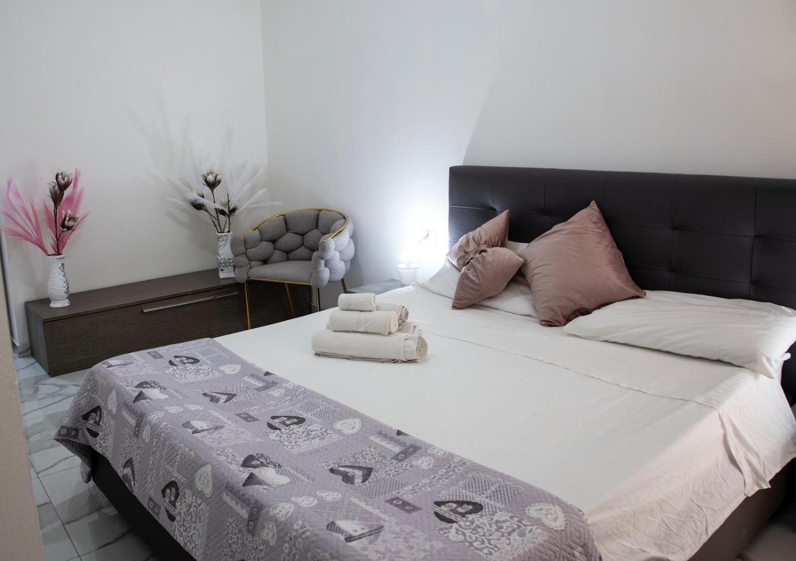 Apartamento Tiluri Nápoles Exterior foto
